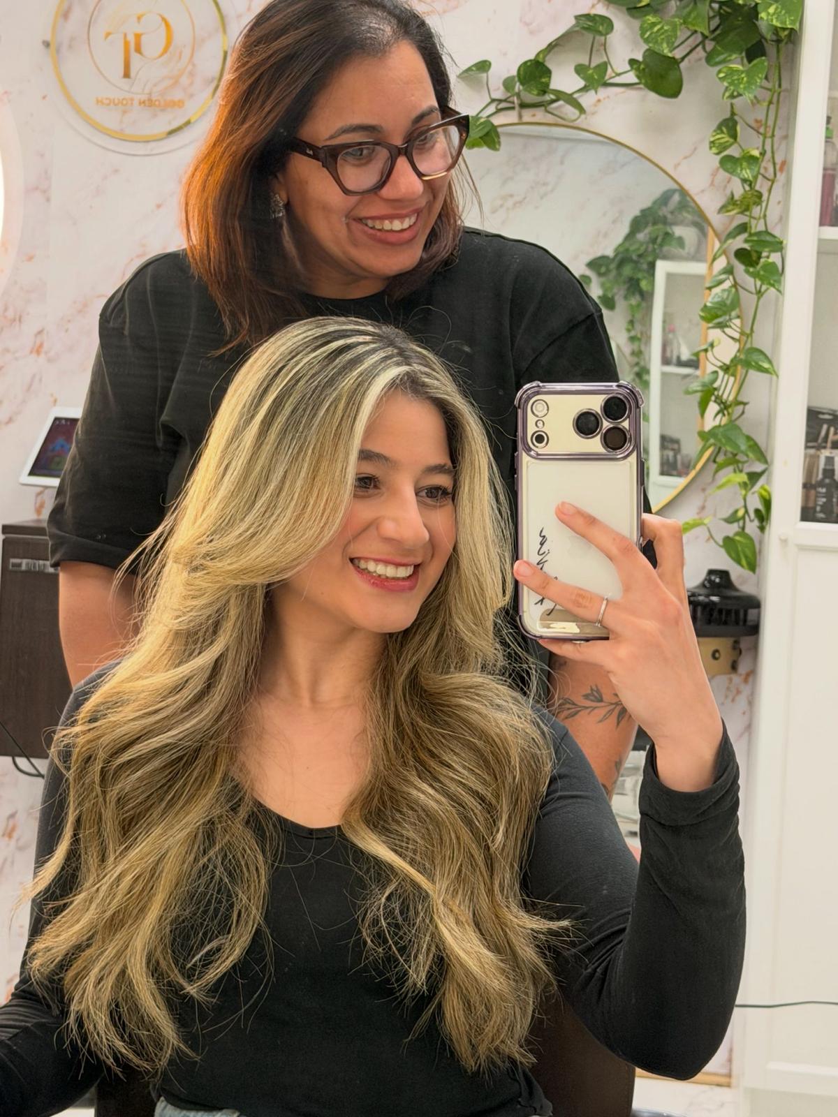 Iluminated blonde with face-framing