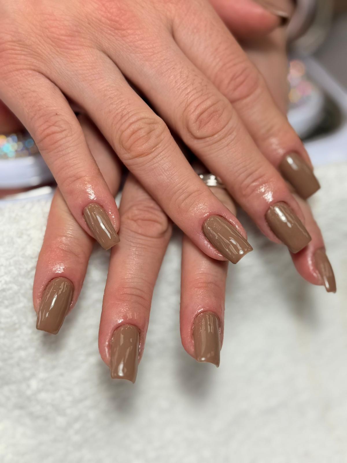 Glossy mocha brown manicure