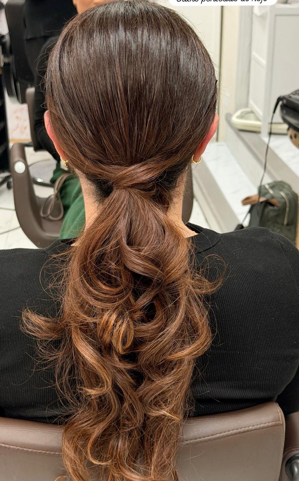 Twisted ponytail with curls